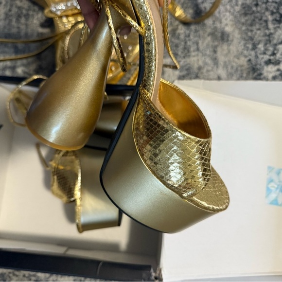 LIKE NEW Fashion Nova Gold platform Heels - Size 5.5 - Picture 3 of 4